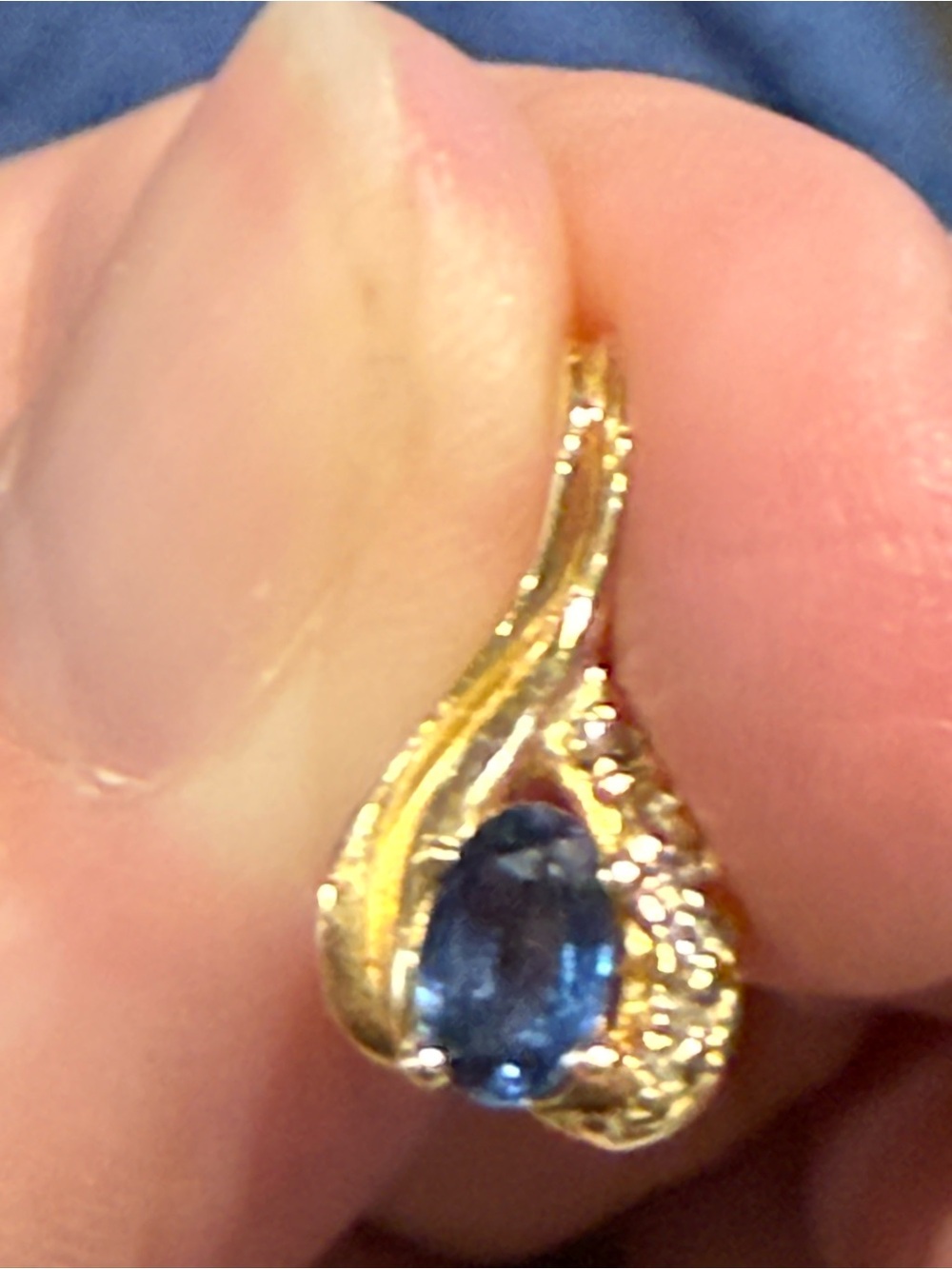 14 k Pendant Necklace with Blue Sapphire Stone Accent